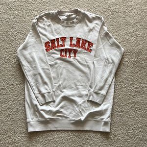 H&M Small White Sweatshirt